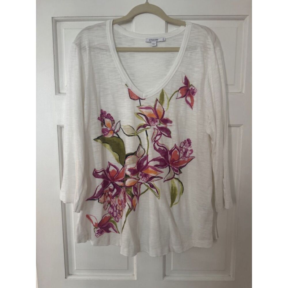 Chico's V-neck Feminine White Floral Top, Size XL.